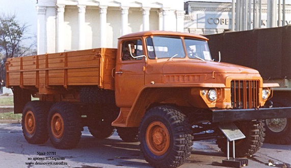 Автомобиль УРАЛ-377